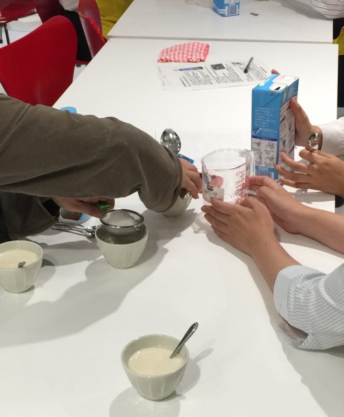 豆乳ににがりを混ぜる