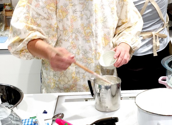 豆乳ににがりを打つ