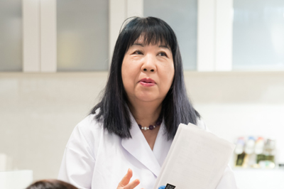 服部津貴子先生